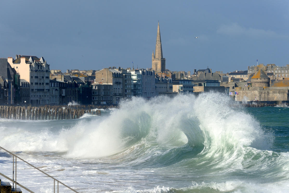 High tide in Saint Malo Plage du Sillon Saint Malo